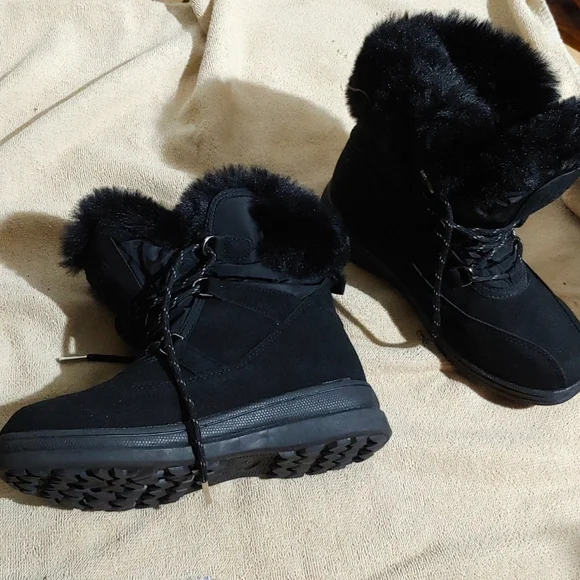 NWOT * FLOOPI * SIZE 6 * BLACK FAUX FUR/FAUX LEATHER BOOTIES * SUPER SOFT 💗 - Picture 7 of 11